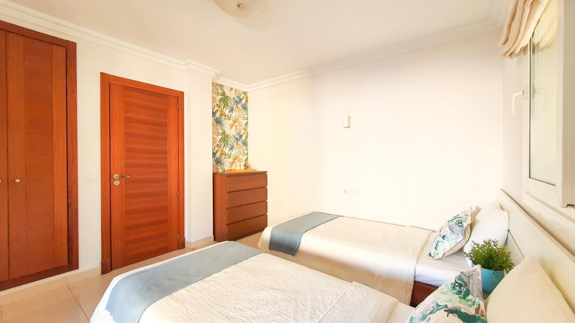Villa 4-bedroom Corales With Jacuzzi, Garden, Close To Everything Los Cristianos (Tenerife)
