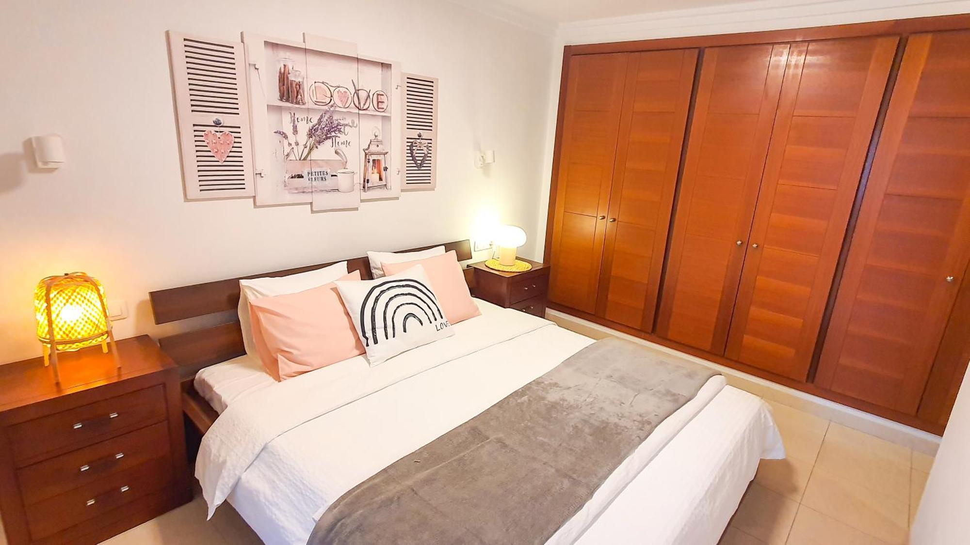 4-bedroom Corales With Jacuzzi, Garden, Close To Everything Villa Los Cristianos (Tenerife)