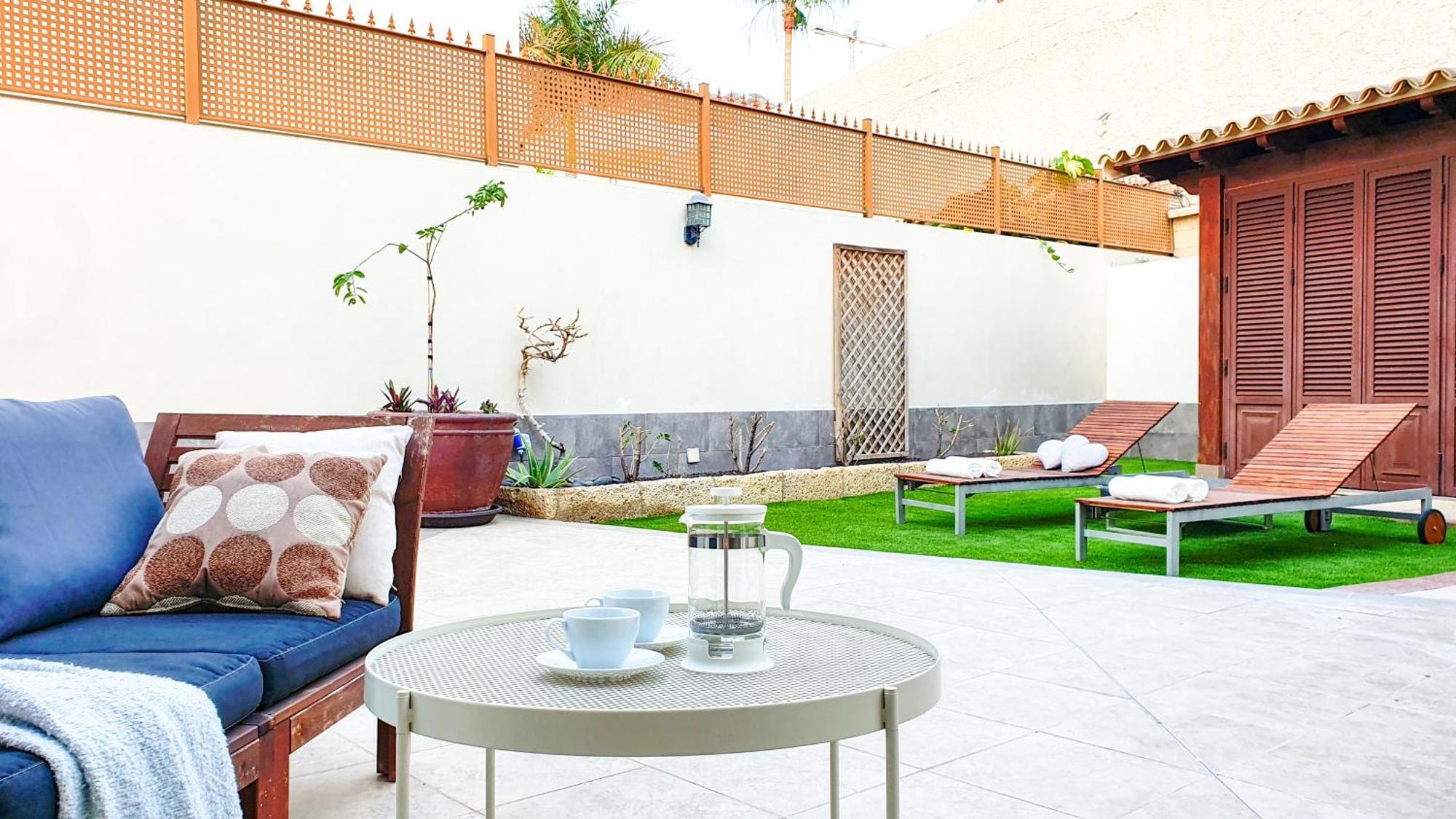 4-bedroom Corales With Jacuzzi, Garden, Close To Everything Villa Los Cristianos (Tenerife)